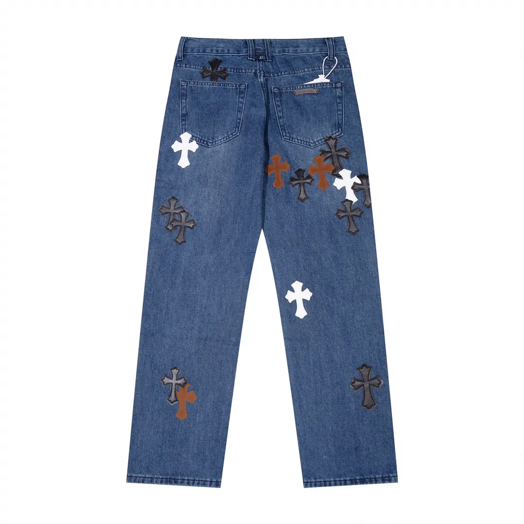 P250 Style No.: H431 Chrome Hearts CH Chrome Hearts Heavy Industry Damaged High Street Jeans exude uninhibited personality and unique charm. Every wear and tear is carefully designed to present a unique artistic feel. Made of imported denim fabric, which has undergone heavy industrial washing and destruction treatment, the trousers show a super cool effect on the upper body, allowing you to dominate the fashion stage.  This is more than just a pair of jeans, it is an expression of attitude. With its unique design concept and ultimate pursuit of details, Croxin breaks traditional boundaries and defines the jeans trend in the new era. The trousers are made of double-layer woven fabric and matched with customized hardware, showing an incomparably beautiful and unique style, making every wearer the focus of fashion. Imported denim fabric, super heavy-duty washed and damaged, the upper body is super cool! Customized hardware, incomparably good-looking model. The production process is difficult. It has a high-street feel. Color: blue Size: S M L XL XXL